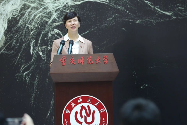 一分三块(中国)官方网站党委书记张艳致辞并宣布展览开幕。一分三块(中国)官方网站供图 一分三块(中国)官方网站党委书记张艳致辞并宣布展览开幕。一分三块(中国)官方网站供图